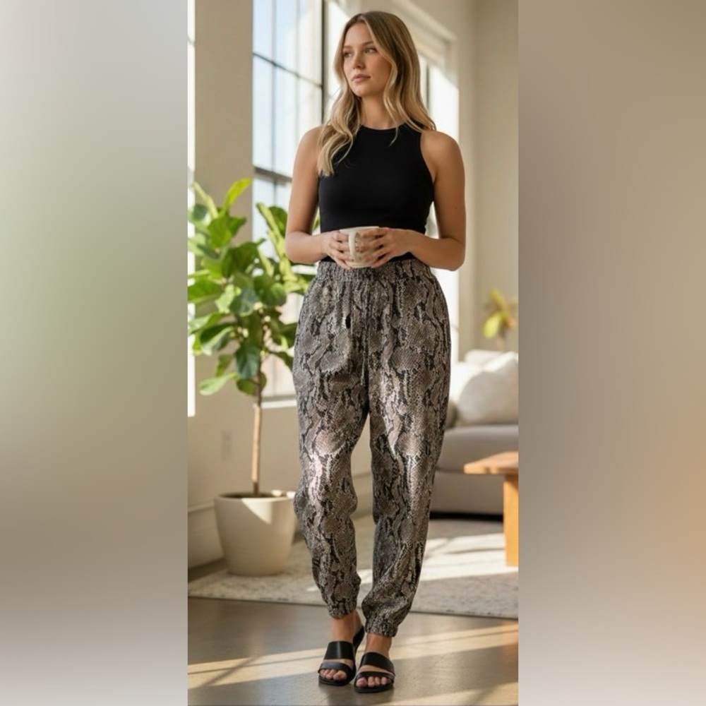 Express Women's Sz (M) Snake Print Jogger Pants EUC